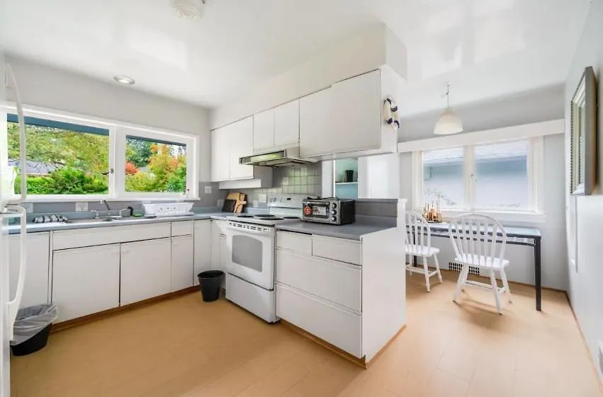 Spacious Bedroom House In Vancouver With Modern Amenities Guest house