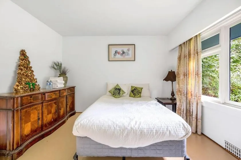 Spacious Bedroom House In Vancouver With Modern Amenities