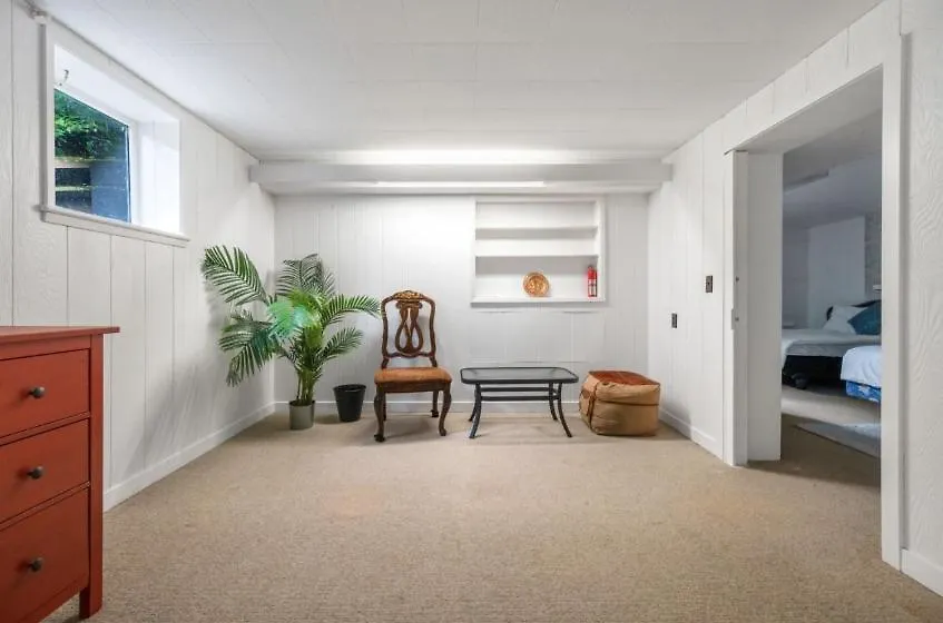Spacious Bedroom House In Vancouver With Modern Amenities Canada