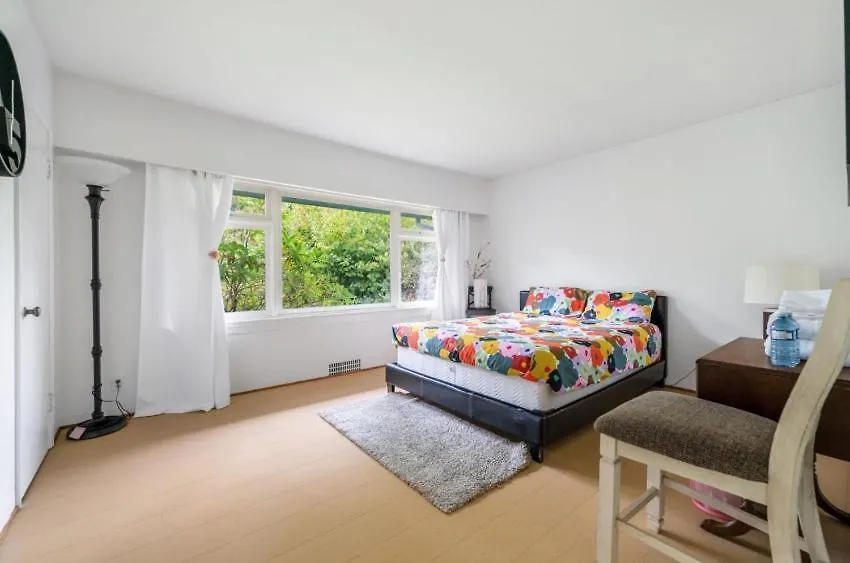 Spacious Bedroom House In Vancouver With Modern Amenities 0*,  Canada