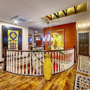 Neocolonial Nouveau Kensington Vacation Guest house