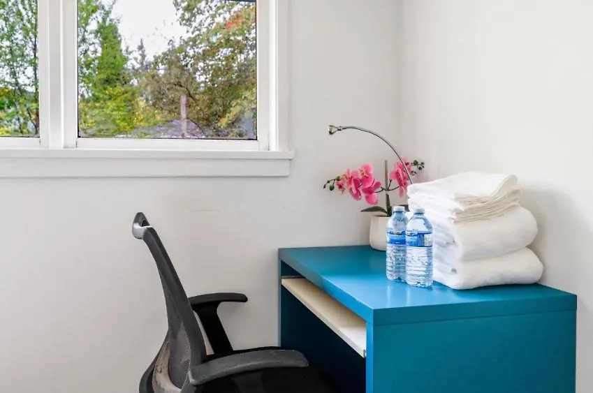 Spacious Bedroom House In Vancouver With Modern Amenities