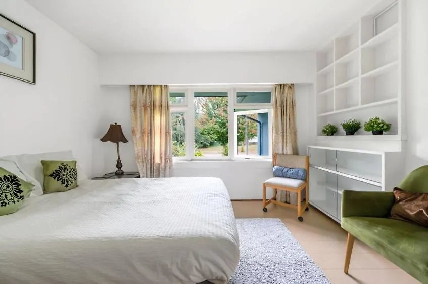 Spacious Bedroom House In Vancouver With Modern Amenities
