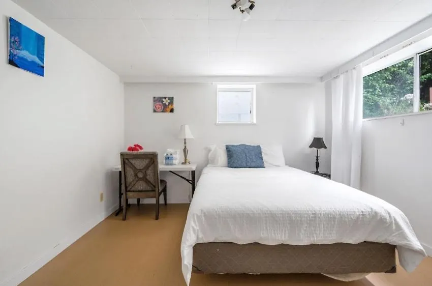 Guest house Spacious Bedroom House In Vancouver With Modern Amenities