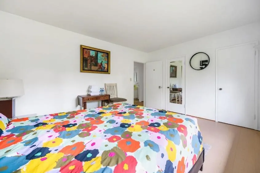 Spacious Bedroom House In Vancouver With Modern Amenities 0*,  Canada