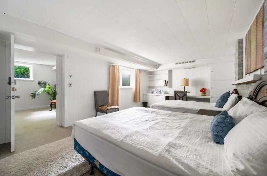 Spacious Bedroom House In Vancouver With Modern Amenities Canada